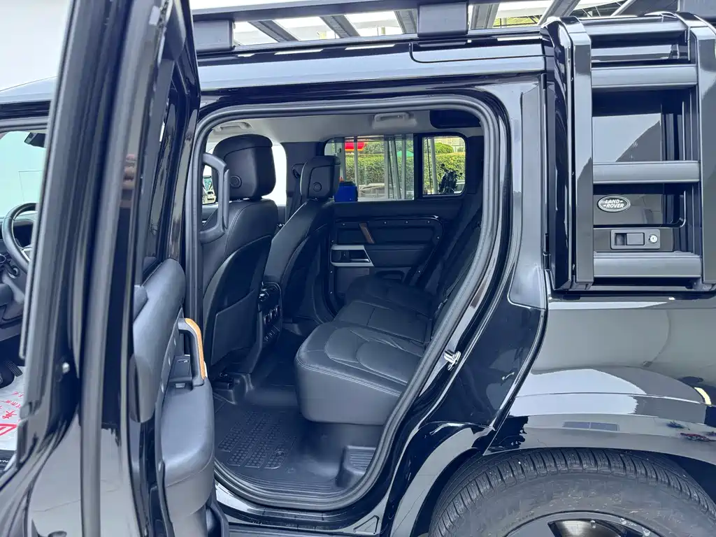 Land Rover Defender — миниатюра 8