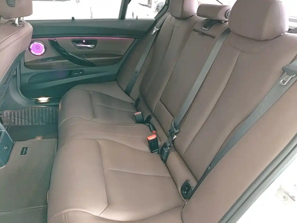 BMW 3 Series — миниатюра 17