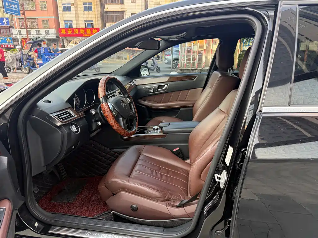 Mercedes-Benz E-Class — миниатюра 7