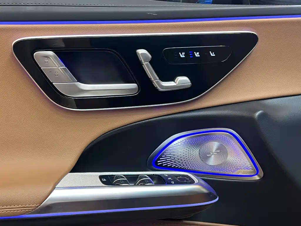 Mercedes-Benz E-Class — миниатюра 9