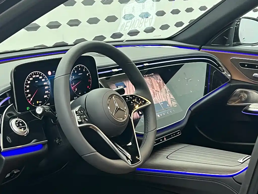 Mercedes-Benz E-Class — миниатюра 5