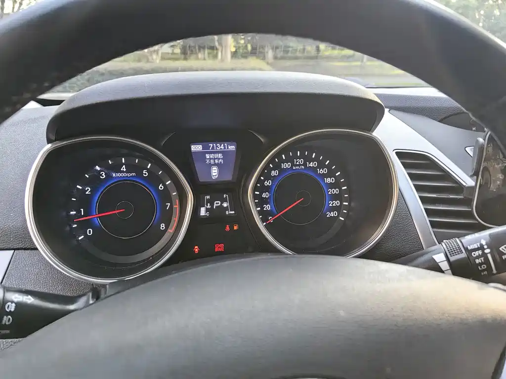 Hyundai Elantra Langdong — миниатюра 9