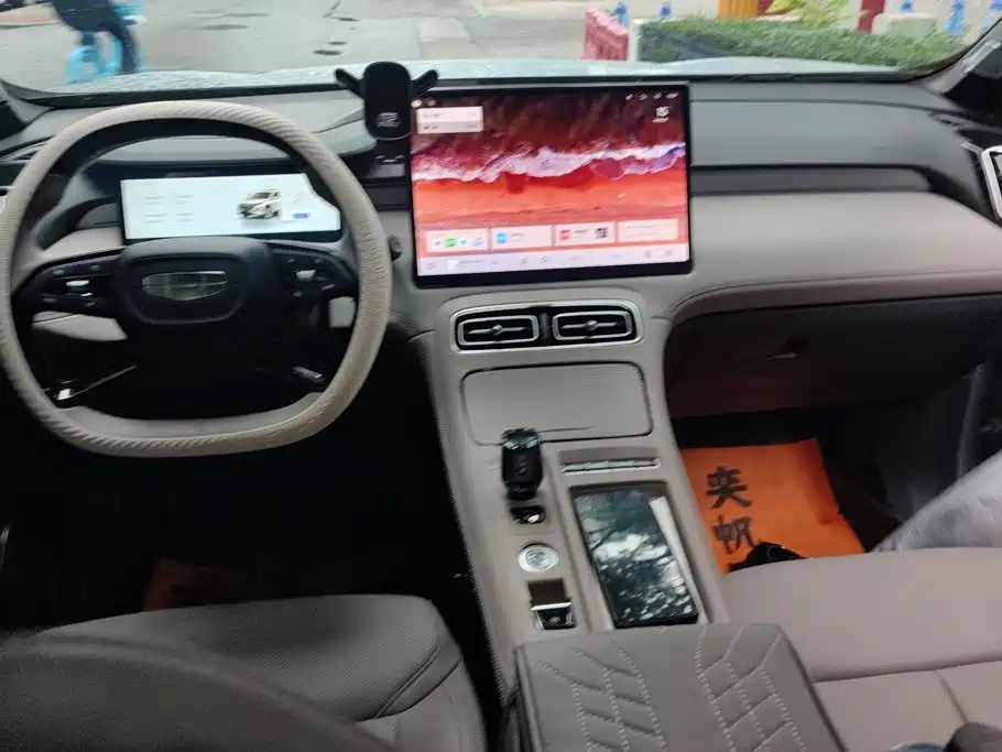 Geely Boyue L — миниатюра 12