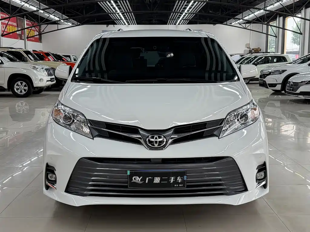 Toyota Sienna — миниатюра 2