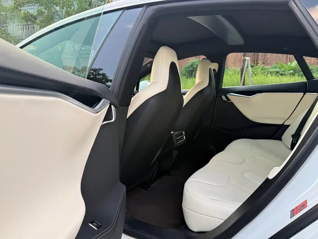 Tesla Model S — миниатюра 9