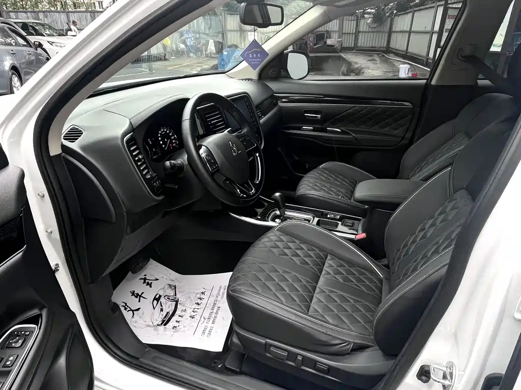Mitsubishi Outlander — миниатюра 7