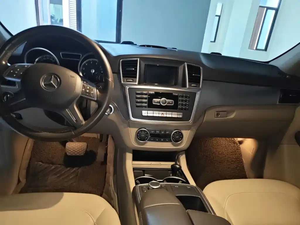 Mercedes-Benz M-Class — миниатюра 12