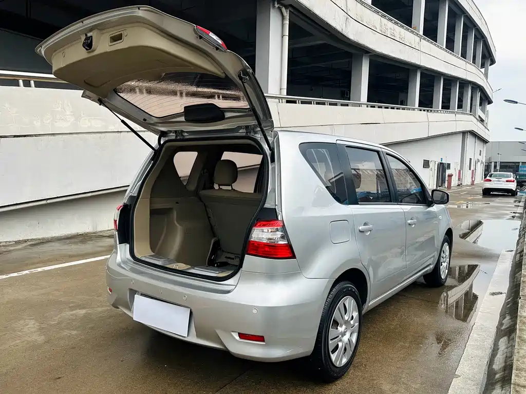 Nissan Livina — миниатюра 7