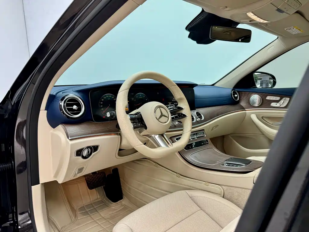 Mercedes-Benz E-Class — миниатюра 8