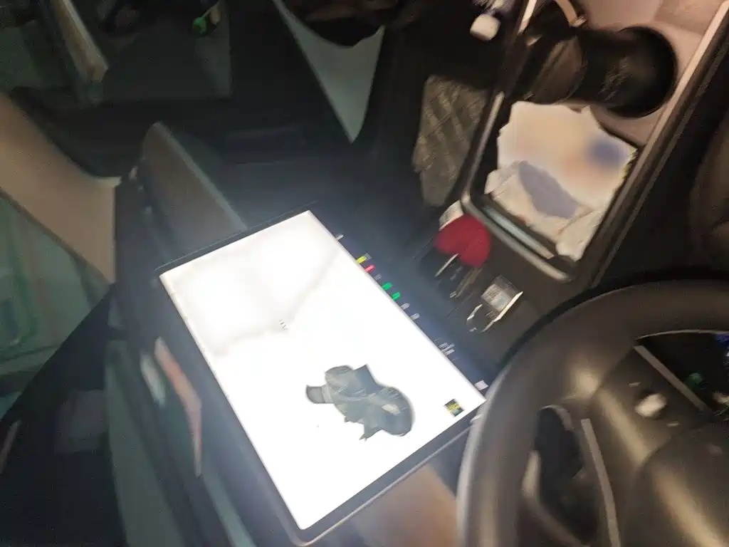 Tesla Model Y — миниатюра 19