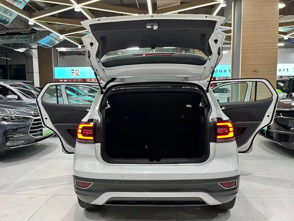 VOLKSWAGEN EXPLORING THE SHADOW