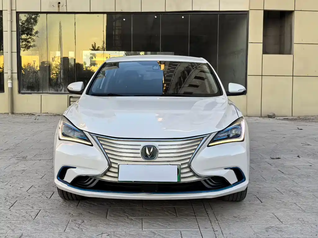Changan Eado New Energy — миниатюра 2