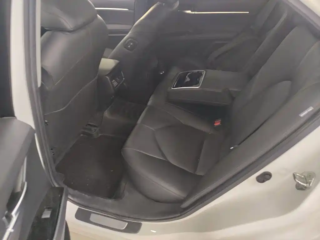 Toyota Camry — миниатюра 17