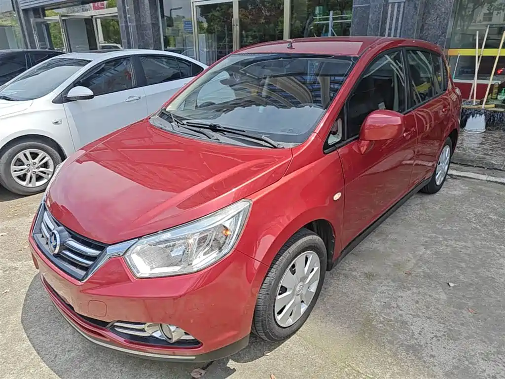 Venucia R50 2016