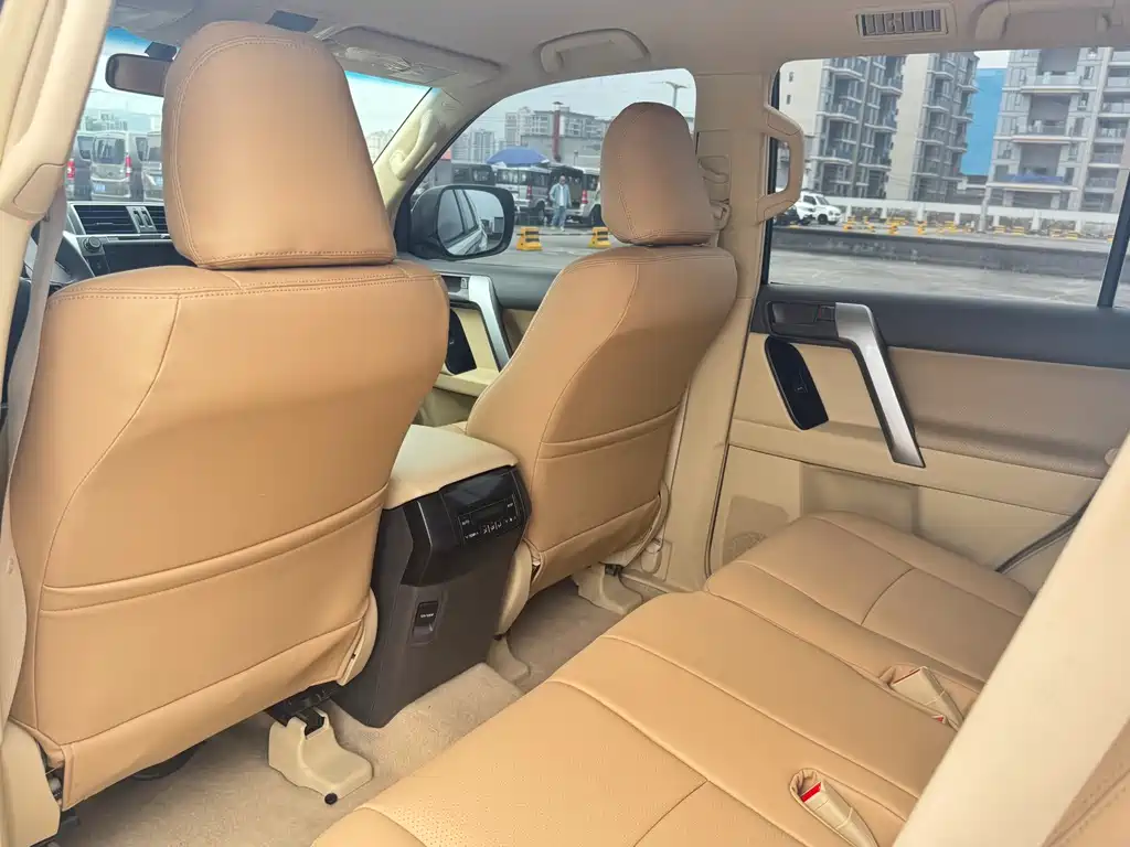 Toyota Land Cruiser Prado 2015 2.7L AT