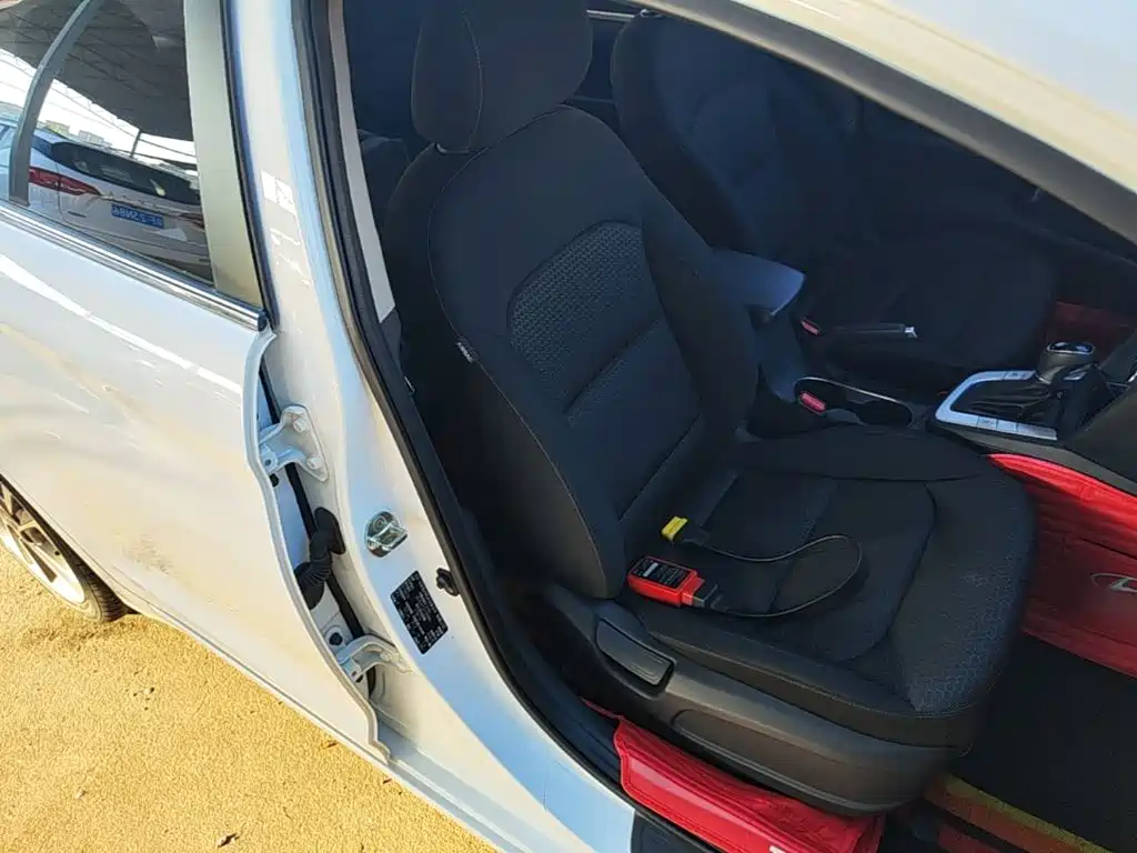 Hyundai Elantra — миниатюра 25