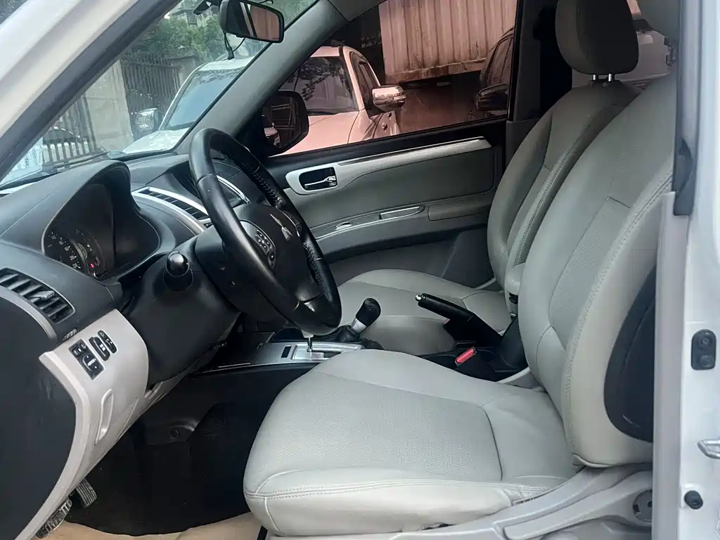 Mitsubishi Pajero Sport — миниатюра 3