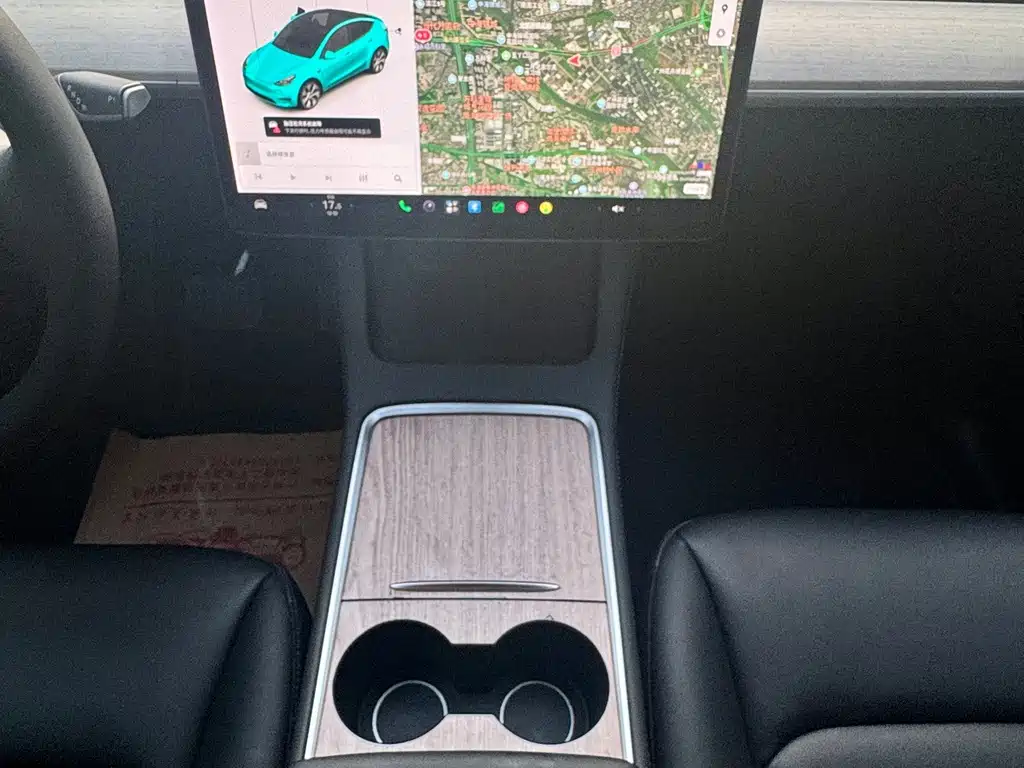 Tesla Model Y — миниатюра 14