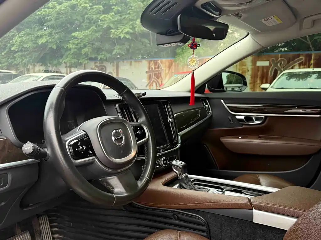 Volvo S90 2018 T4