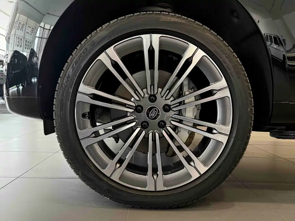 Land Rover Range Rover 2025 3.0 L6 400PS Long Wheelbase