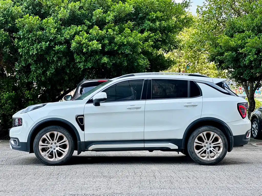 Lynk & Co 01 — миниатюра 2