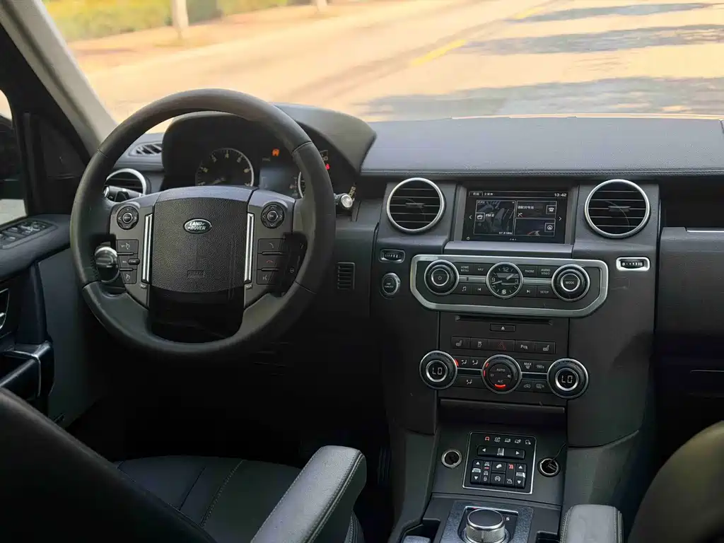 Land Rover Discovery — миниатюра 5