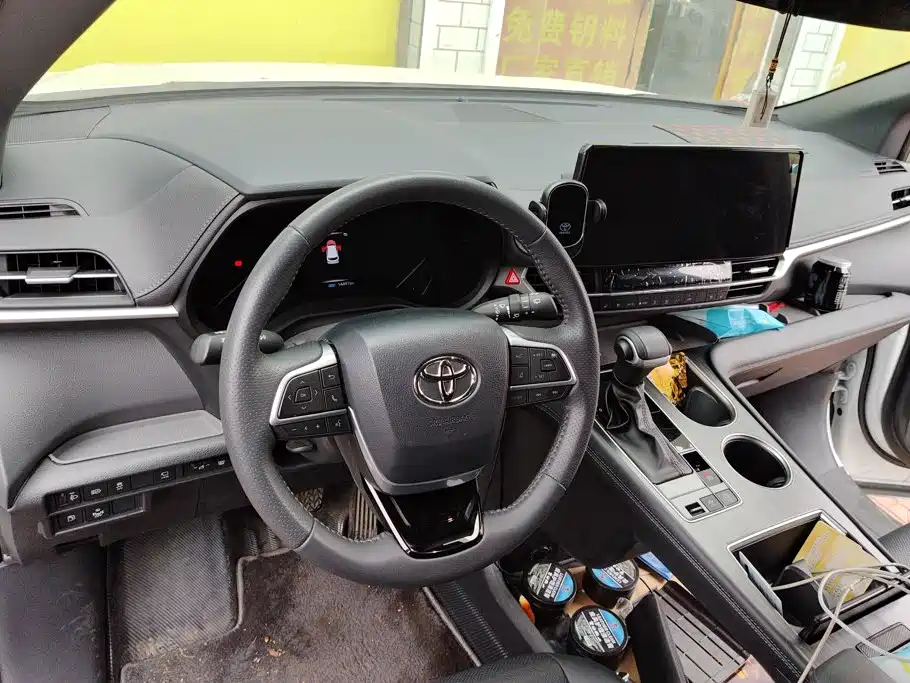 Toyota Sienna — миниатюра 12