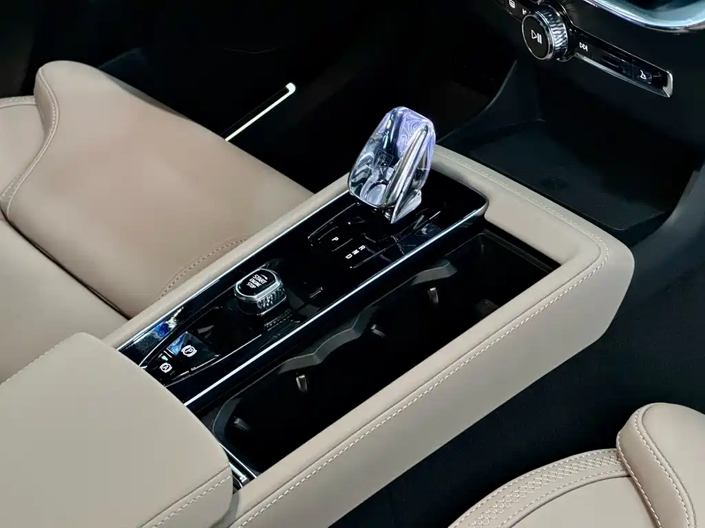 Volvo XC90 — миниатюра 23