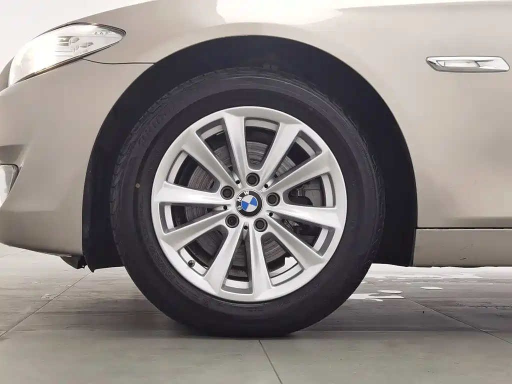 BMW 5 Series — миниатюра 17