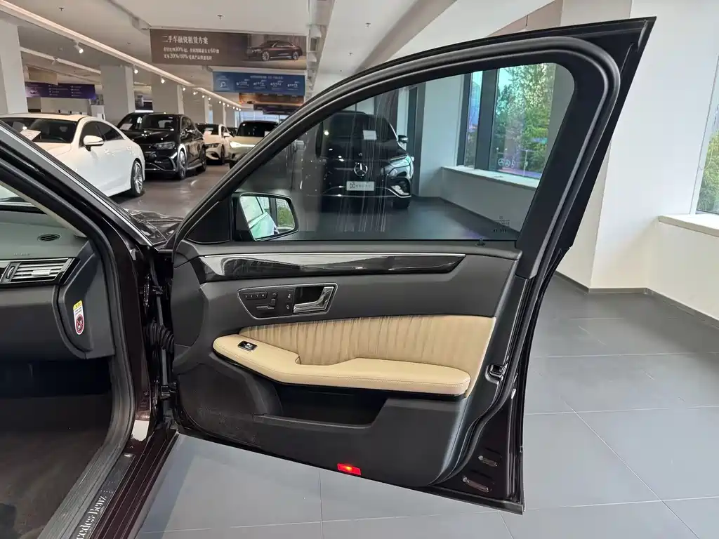 Mercedes-Benz E-Class (Import) — миниатюра 19