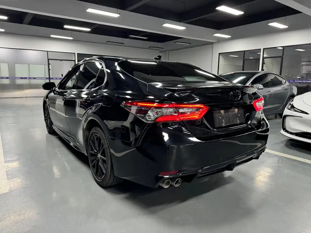 Toyota Camry — миниатюра 8