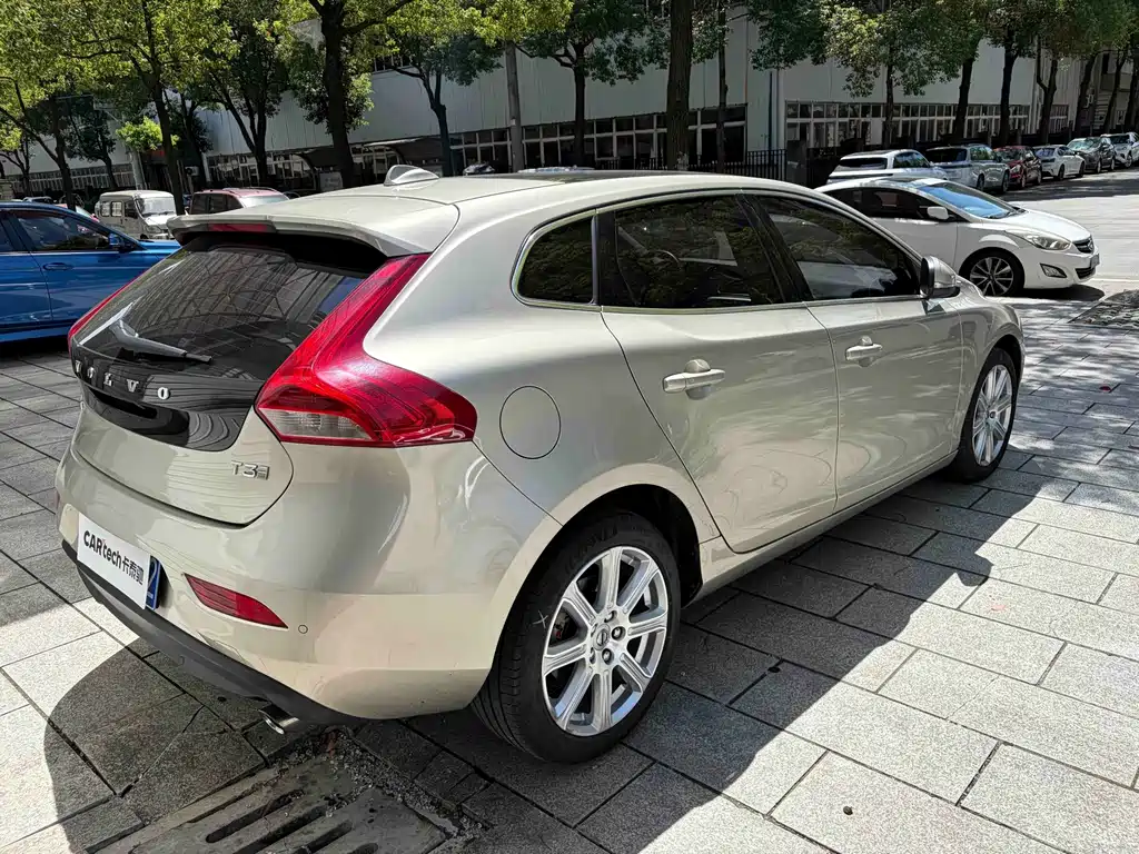 Volvo V40 — миниатюра 10