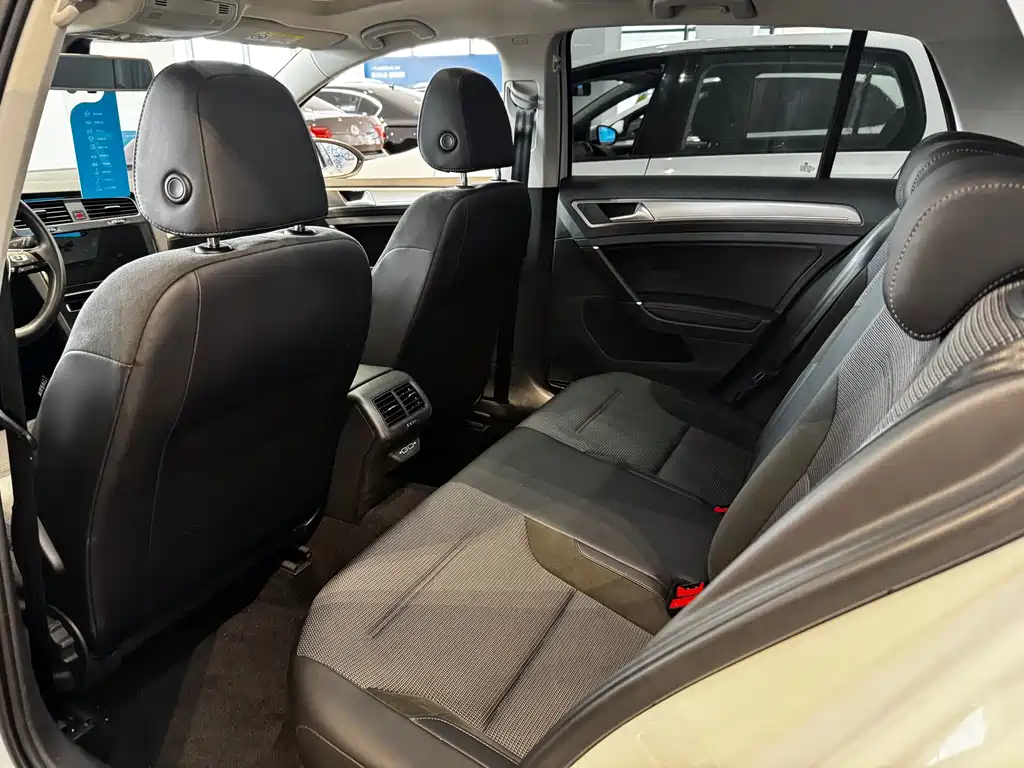 Volkswagen Golf — миниатюра 12