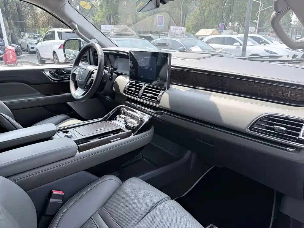 Lincoln Navigator — миниатюра 11