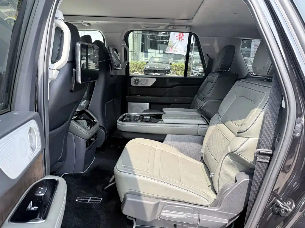 Lincoln Navigator — миниатюра 8