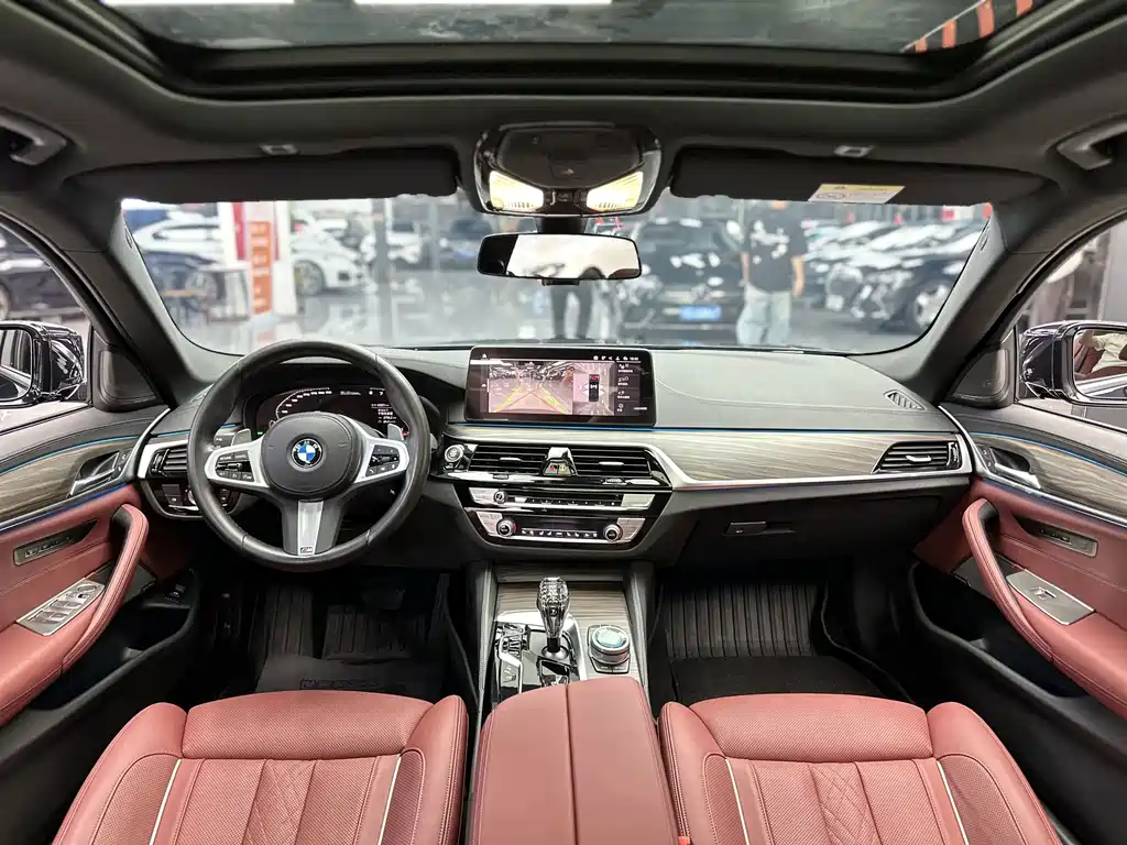 BMW 5 Series — миниатюра 7