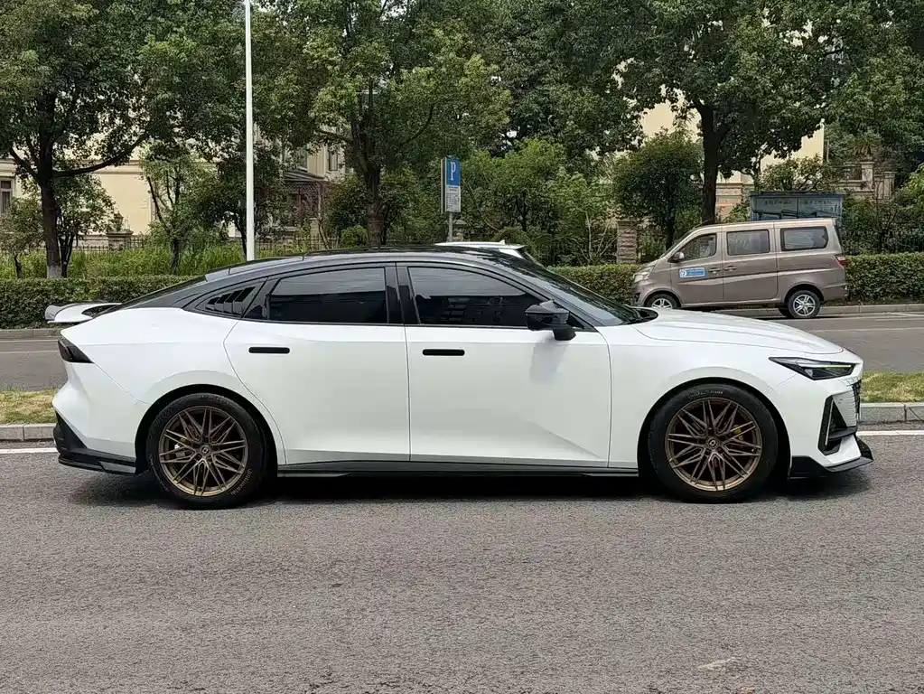 Changan UNI-V — миниатюра 3