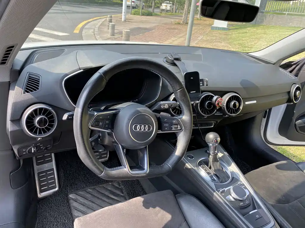 Audi TT — миниатюра 12
