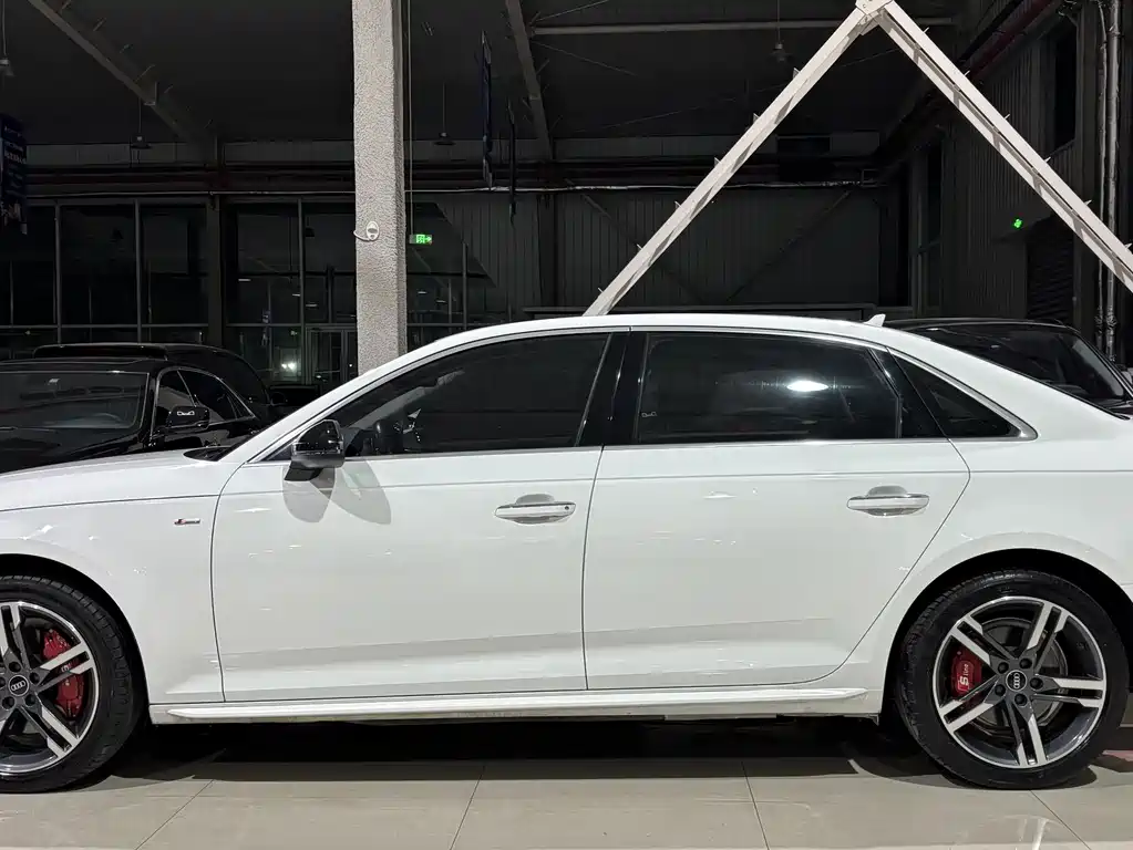 Audi A4L 2019 40 TFSI Fashion VI