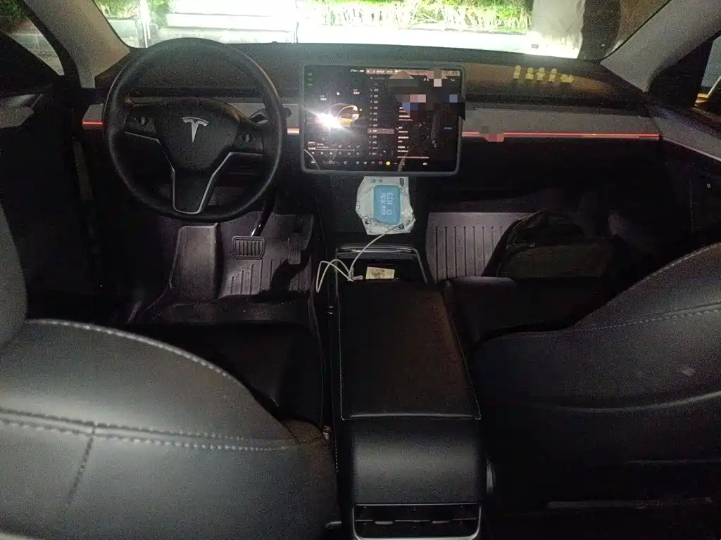 Tesla Model Y — миниатюра 6