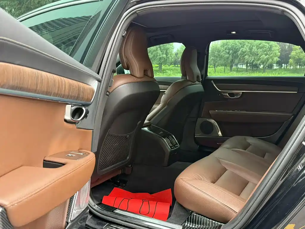 Volvo S90 — миниатюра 6