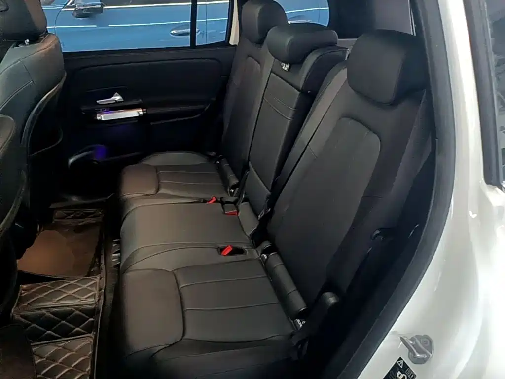 Mercedes-Benz GLB — миниатюра 17