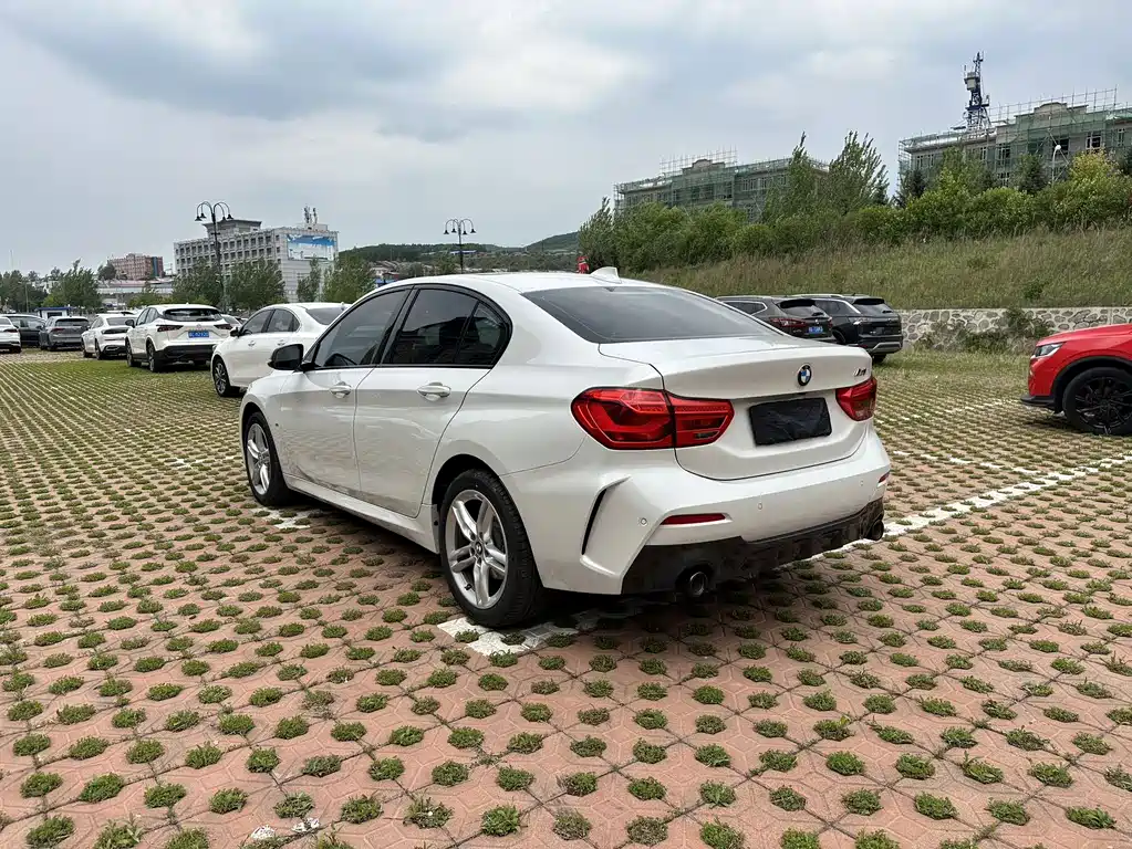BMW 1 Series 120i M Sport Night Edition, фото 6