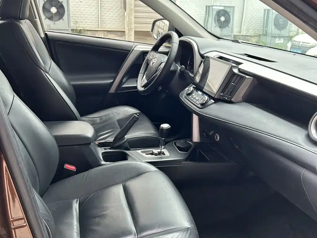 Toyota RAV4 — миниатюра 4