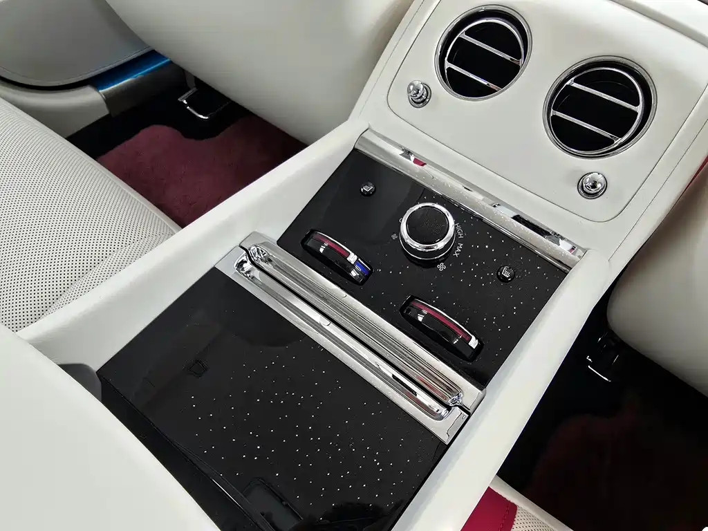 Rolls-Royce Phantom — миниатюра 12
