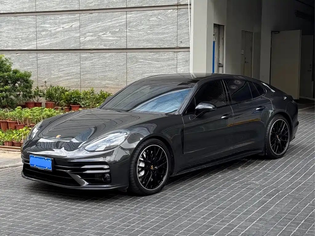 Porsche Panamera 2021