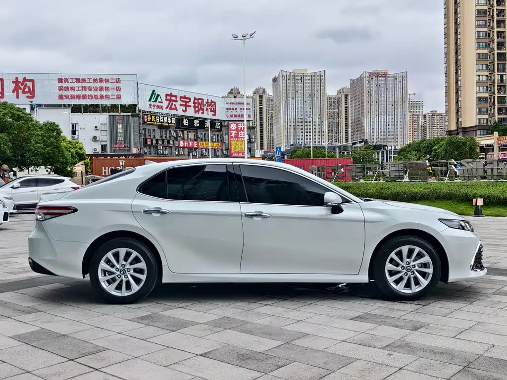 Toyota Camry — миниатюра 5