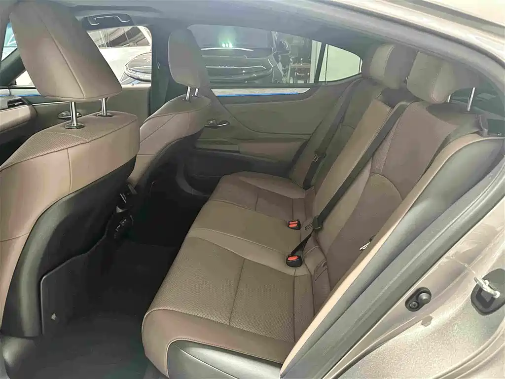 Lexus ES — миниатюра 13