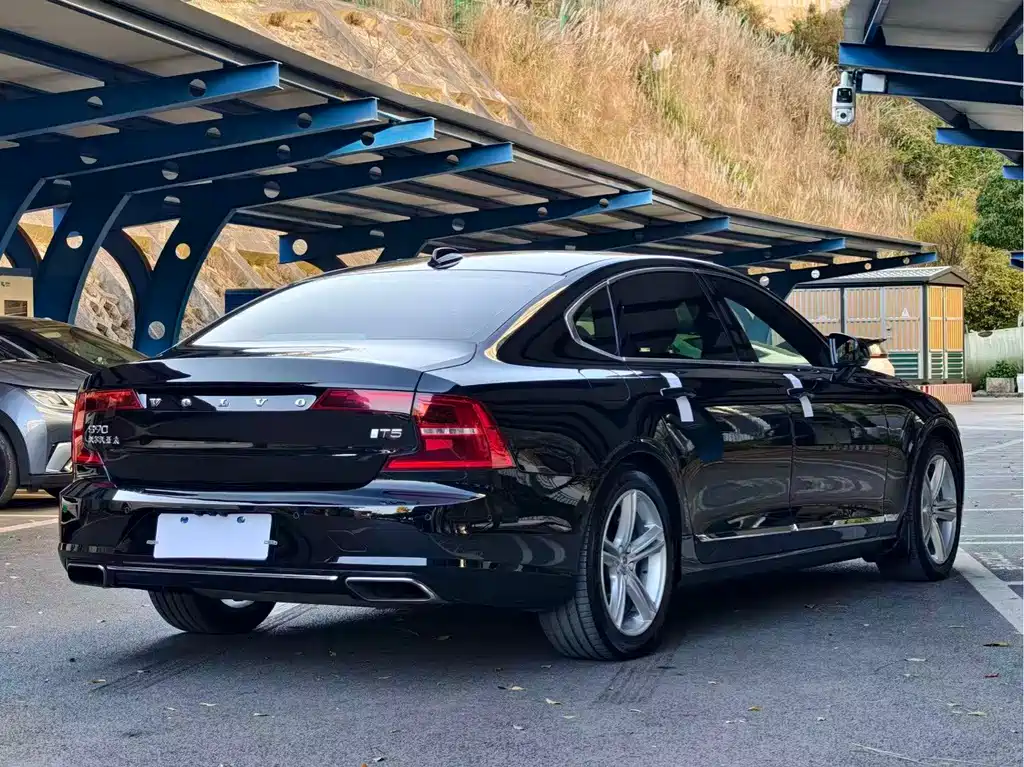 Volvo S90 2018 T4
