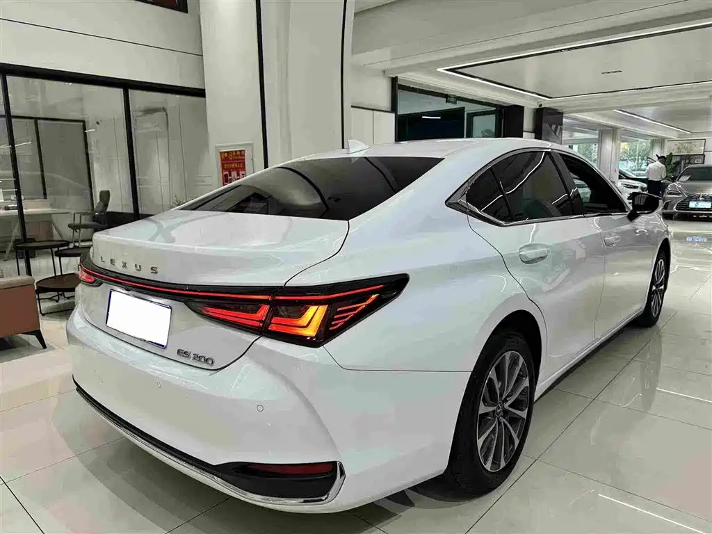 Lexus ES — миниатюра 19